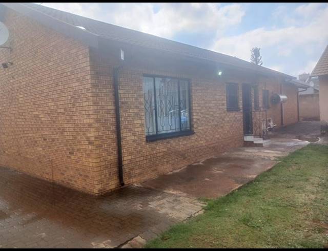 4 BEDROOM HOUSE FOR SALE IN PALM RIDGE